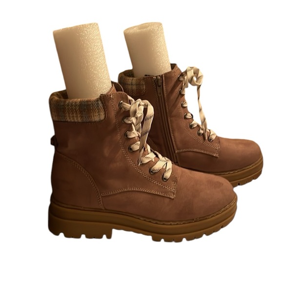 Jellypop Southy women tan, military style boots. Size 7.5 NWOT. - Picture 3 of 9